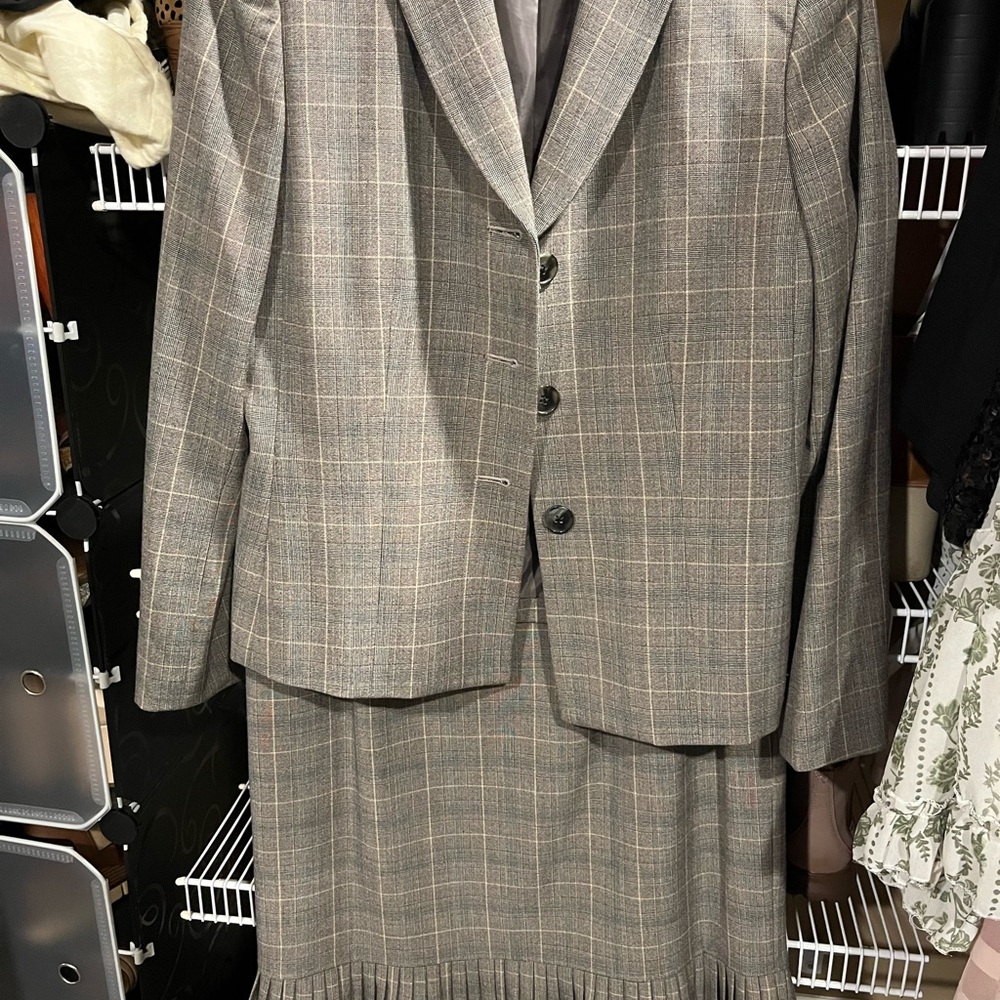 Evan Picone Womens Gray Suit Modern Business Style